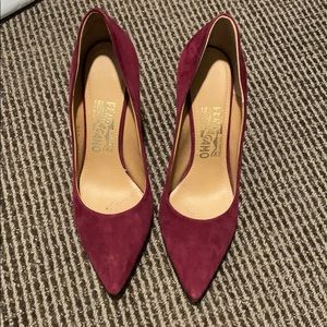 Suede wine color heels Ferragamo